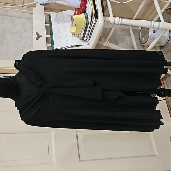 "PROFILE", SZ. M, Polyester and elastic, black, sleeveless cape. - Picture 3 of 14